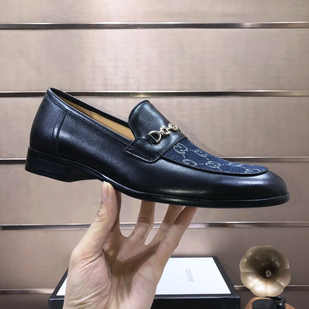 Factory batch 500💰Italy’s top luxury men’s shoe giant (GUCCI) (Gucci) (full cowhide lining) new arrival🍃Original European style🔰 Pleasant to the eye😍In order to make the shoes more durable and non-deformable🌀The production continues to follow traditional methods but there is still no lack of innovation💪The original sheepskin is selected for the leather♻️Smooth, natural and extra bright⭐Made of imported cowhide The rich man’s first choice 38-45 (45 customized)